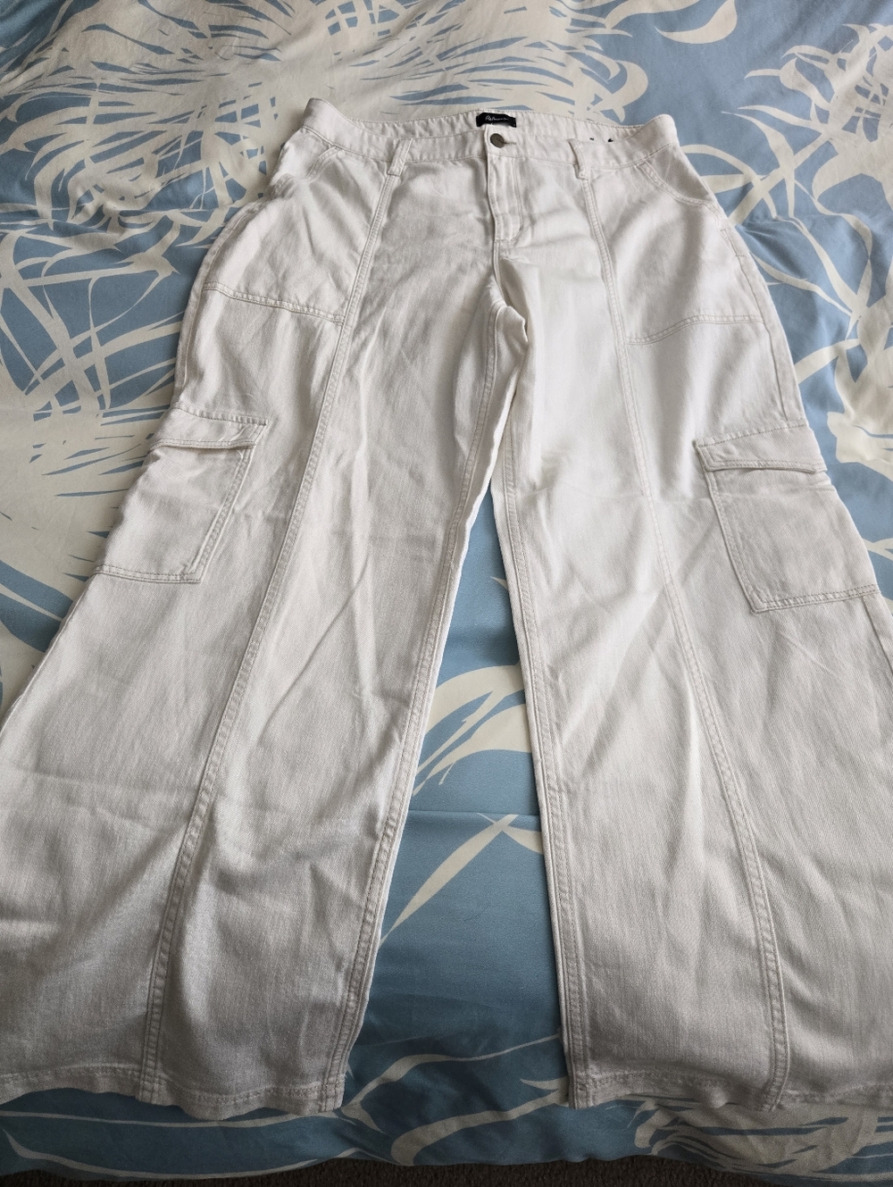 Reitmans 33 White Wide-Leg Cargo Pants